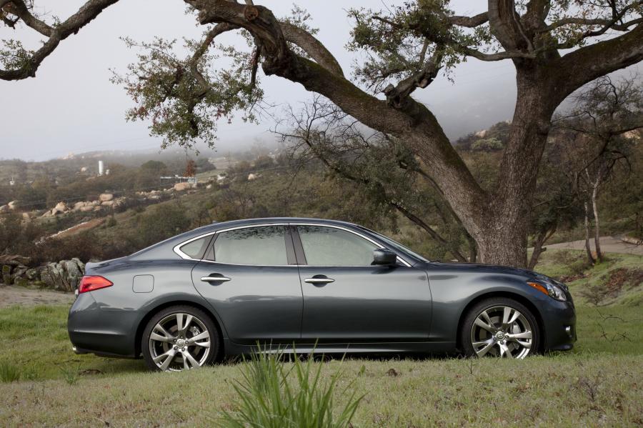  Infiniti M56 S 2010 года  (фото 30 из 34)